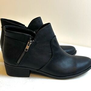 New Sun + Stone Women's Black Adelinee double zip ankle booties / Size 9